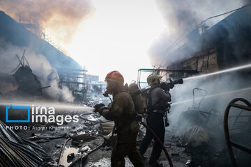 Large fire at Tehran’s iron market