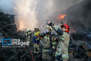 Large fire at Tehran’s iron market