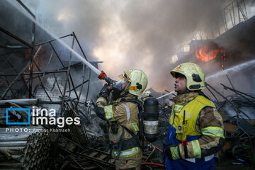 Large fire at Tehran’s iron market