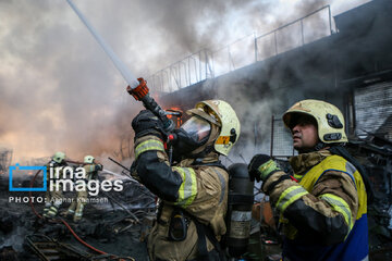 Large fire at Tehran’s iron market