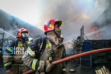 Large fire at Tehran’s iron market