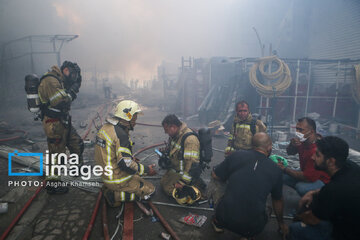 Large fire at Tehran’s iron market