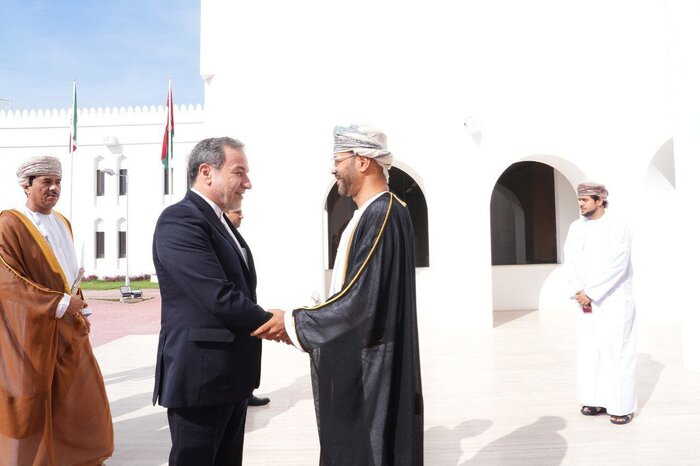 دیدار عراقچی با همتای عمانی در مسقط