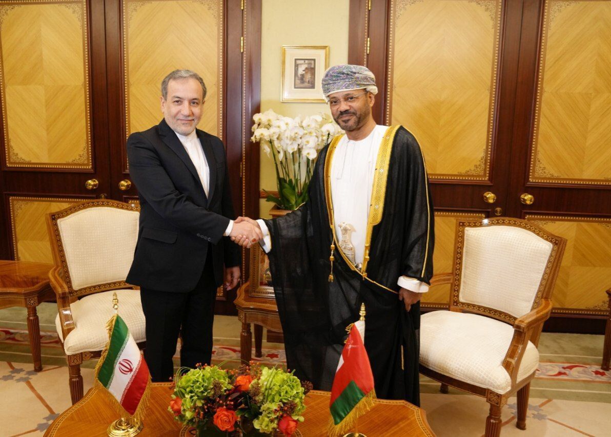 Iranian, Omani FMs discuss latest developments in region