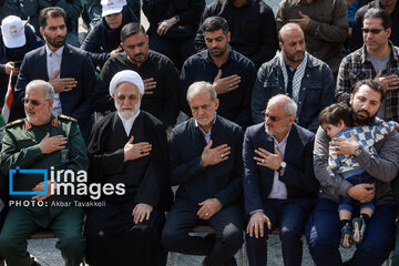 Funeral por el mártir Abás Nilforushan en Teherán