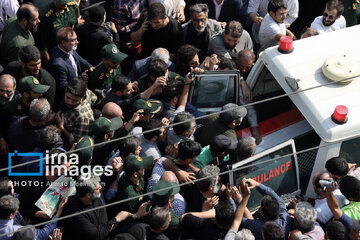 Funeral por el mártir Abás Nilforushan en Teherán