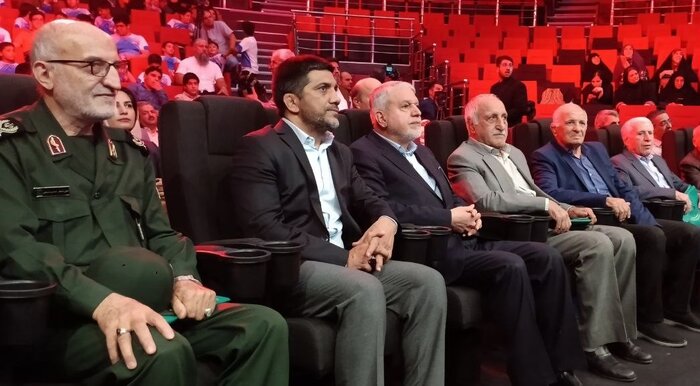 آتشبازی تیم ملی فوتبال در دوبی در روز حمله به یک فوتبالیست