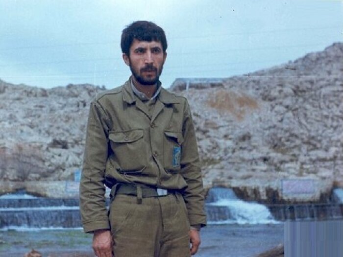 معرفی شهید احمد یوسفی با کتاب