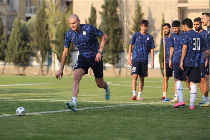 چشمی تماشاگر تمرین استقلالیها شد/ جلالی دور از تمرینات گروهی