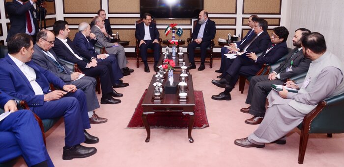 دعوت از وزیر بازرگانی پاکستان برای سفر به ایران/تاکید بر اجرای توافقات مشترک + فیلم