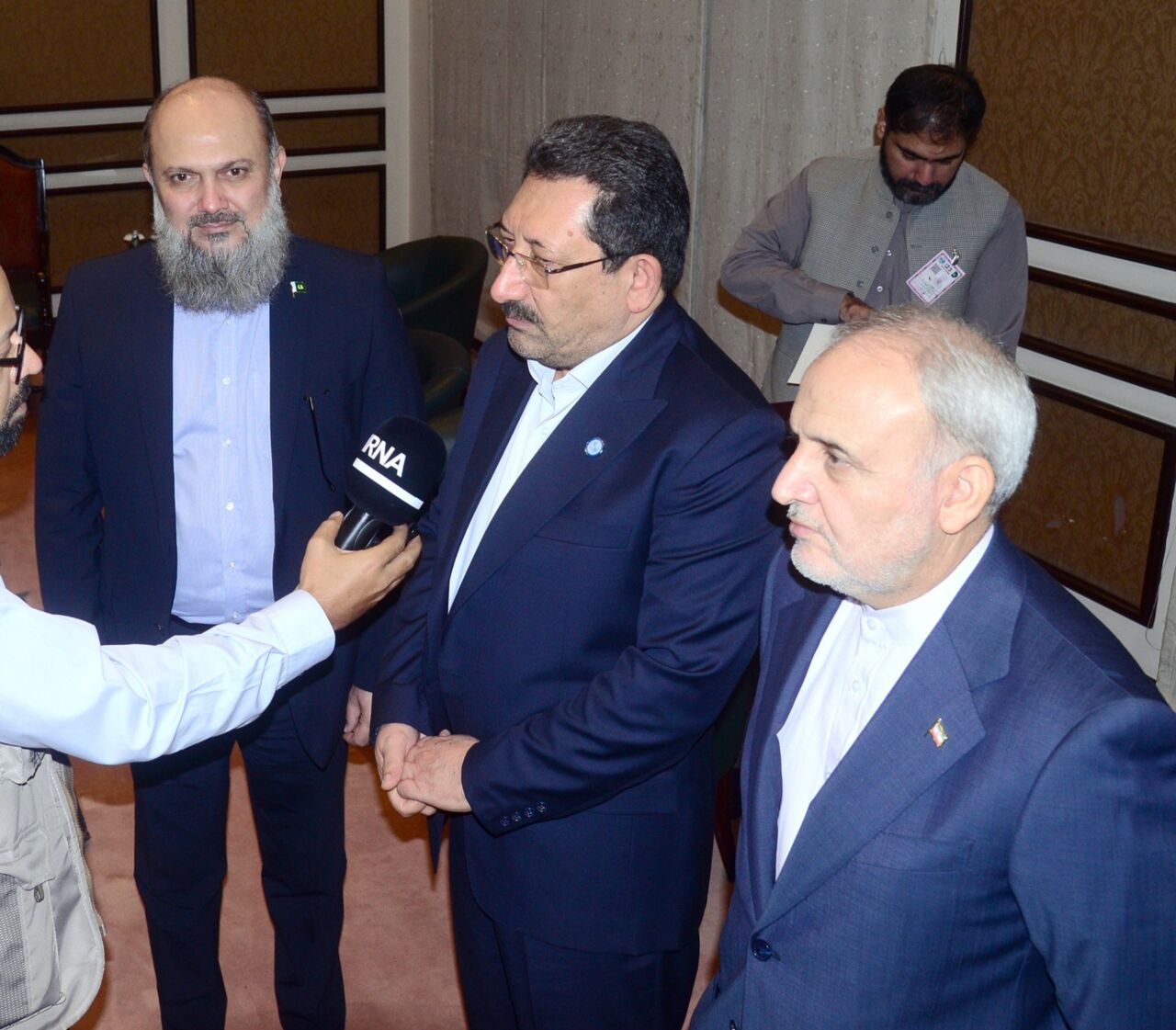 وزير الصناعة : لتنفيذ الاتفاقات الثنائية بين طهران واسلام اباد .. توجيه دعوة الى وزير التجارة الباكستاني لزيارة ايران وزير الصناعة : لتنفيذ الاتفاقات الثنائية بين طهران واسلام اباد .. توجيه دعوة الى وزير التجارة الباكستاني لزيارة ايران