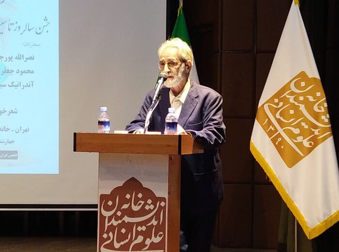 حافظ انتقاد کرده است