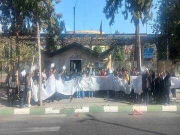 پرستاران زنجانی رسیدگی به مشکلاتشان را خواستار شدند