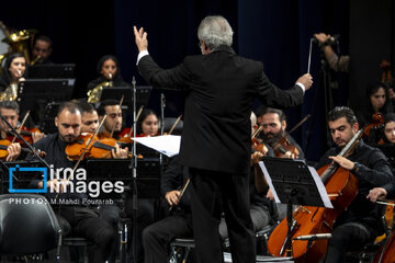 La Orquesta Nacional de Irán se presenta en Teherán