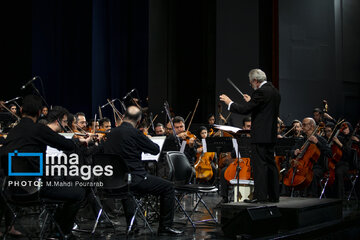 La Orquesta Nacional de Irán se presenta en Teherán