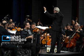 La Orquesta Nacional de Irán se presenta en Teherán