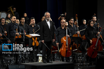 La Orquesta Nacional de Irán se presenta en Teherán