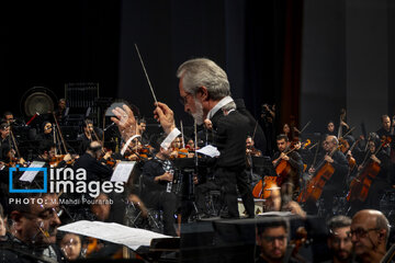 La Orquesta Nacional de Irán se presenta en Teherán