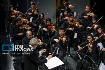 La Orquesta Nacional de Irán se presenta en Teherán