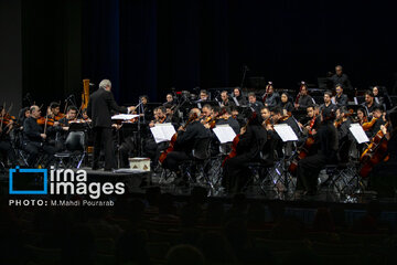 La Orquesta Nacional de Irán se presenta en Teherán