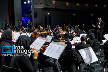 La Orquesta Nacional de Irán se presenta en Teherán