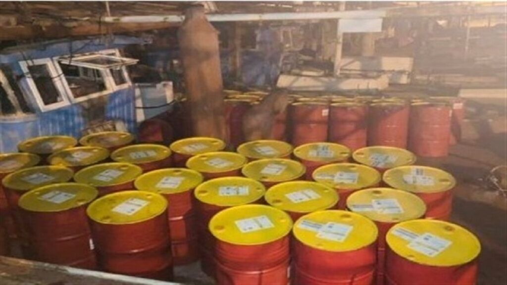 ۱۹ هزار لیتر سوخت قاچاق در آبهای بوشهر کشف شد ۱۹ هزار لیتر سوخت قاچاق در آبهای بوشهر کشف شد