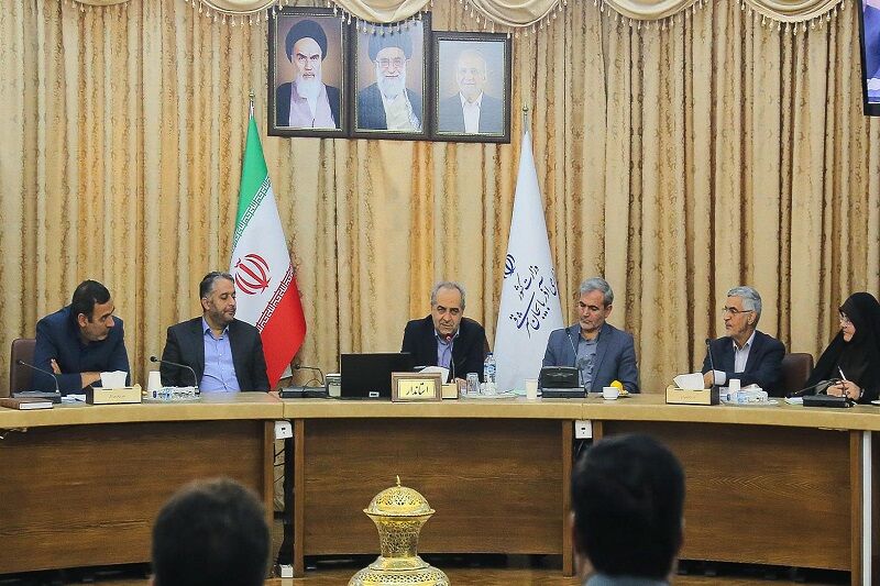 نظام تعلیم و تربیت پاسخگوی ذهن خلاق و جستجوگر دانشآموزان نیست نظام تعلیم و تربیت پاسخگوی ذهن خلاق و جستجوگر دانشآموزان نیست