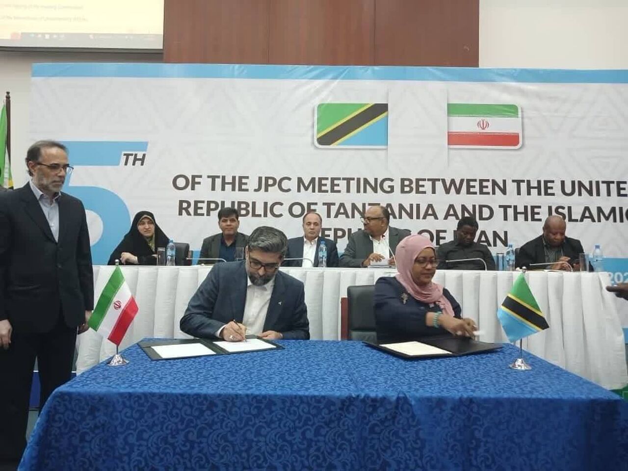 Iran, Tanzania ink MoU to develop trade, industrial cooperation