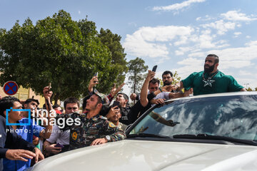 People of Shiraz welcome Hadi Choopan