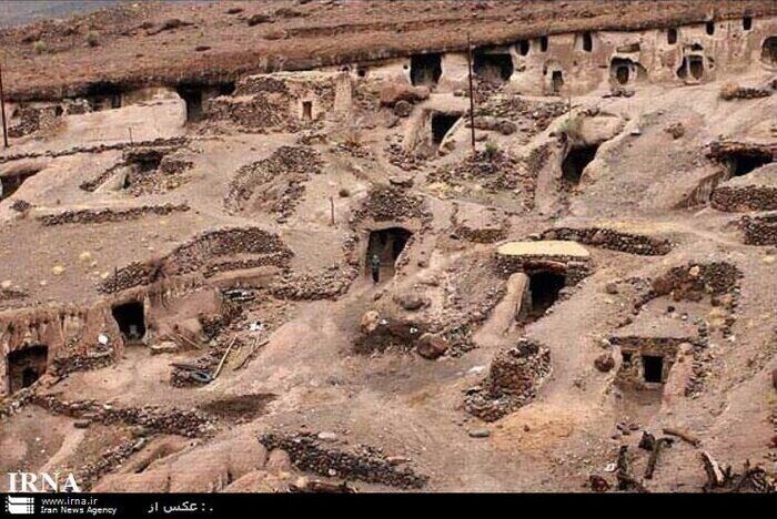 فاز جدید عملیات اصلاح شبکه برق روستای تاریخی میمند آغاز شد