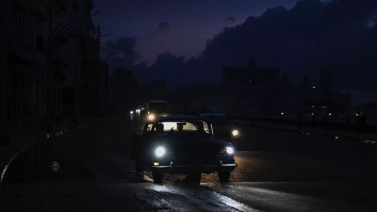 Vuelve la luz a La Habana, pero varias zonas en Cuba siguen a oscuras