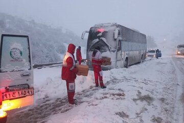 امدادرسانی به ۳۸ مسافر گرفتار در برف و کولاک شهرستان نمین