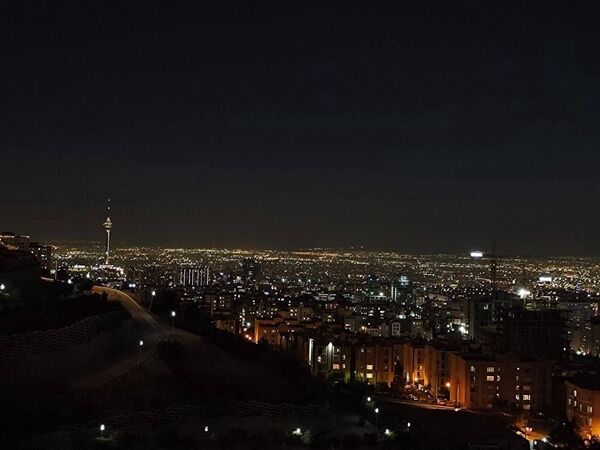 سماع دوي عدة انفجارات قوية في ضواحي طهران