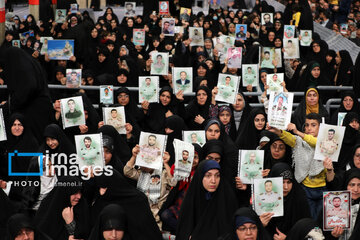 Rencontre entre les familles des martyrs de la sécurité et le Guide suprême de la Révolution islamique d’Iran