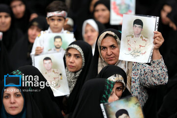 Rencontre entre les familles des martyrs de la sécurité et le Guide suprême de la Révolution islamique d’Iran