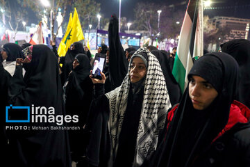 El pueblo de Mashhad se reúne en apoyo al Ejecito iraní