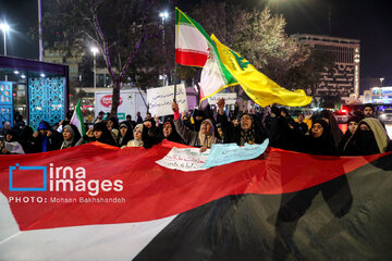 El pueblo de Mashhad se reúne en apoyo al Ejecito iraní