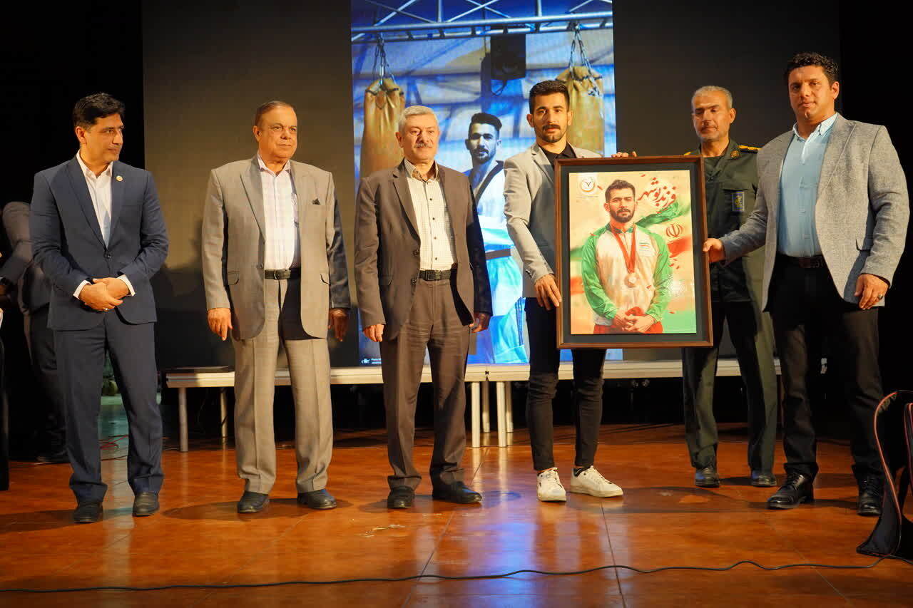 قهرمانان تکواندو کار استان بوشهر تجلیل شدند قهرمانان تکواندو کار استان بوشهر تجلیل شدند