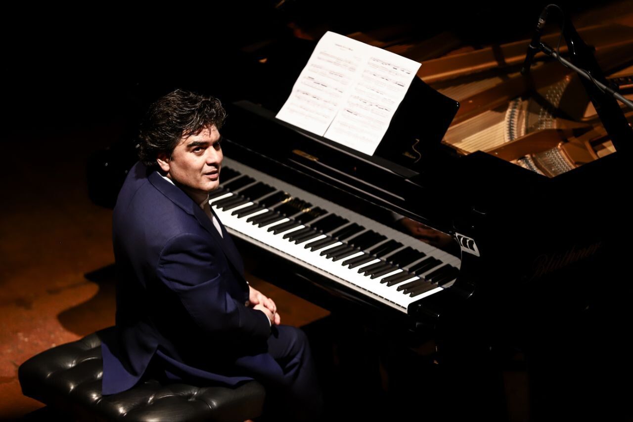 سامان احتشامی پیانیست سامان احتشامی پیانیست