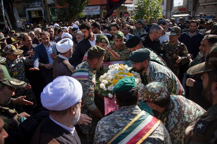 شهید سجاد منصوری بر دستان پر مهر کرمانشاهیان رهسپار باغ فردوس شد