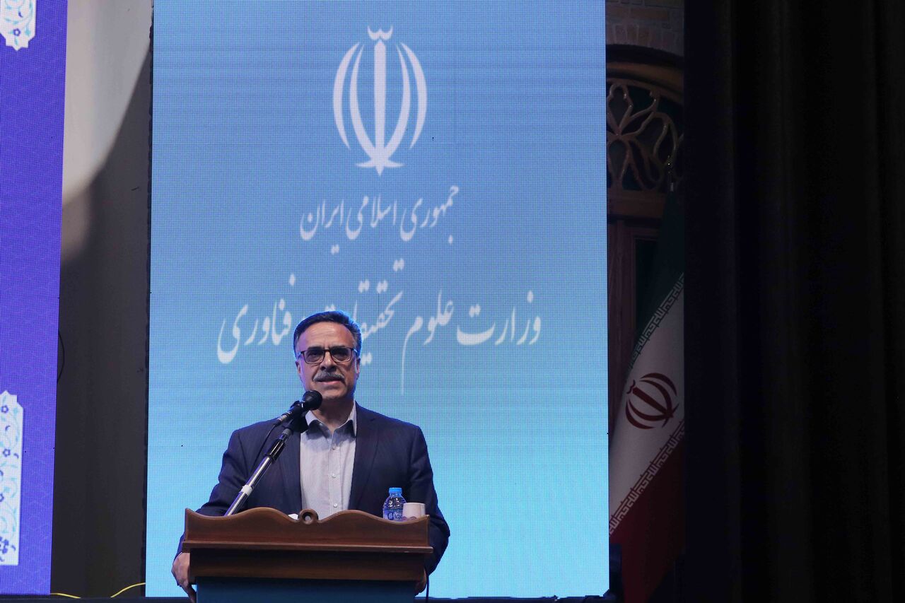 مشاور وزیر علوم: دانشگاه نباید قربانگاه اهداف سیاسی احزاب باشد مشاور وزیر علوم: دانشگاه نباید قربانگاه اهداف سیاسی احزاب باشد