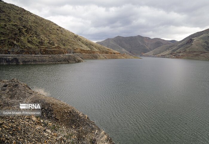 چشم خزان به گریه آسمان