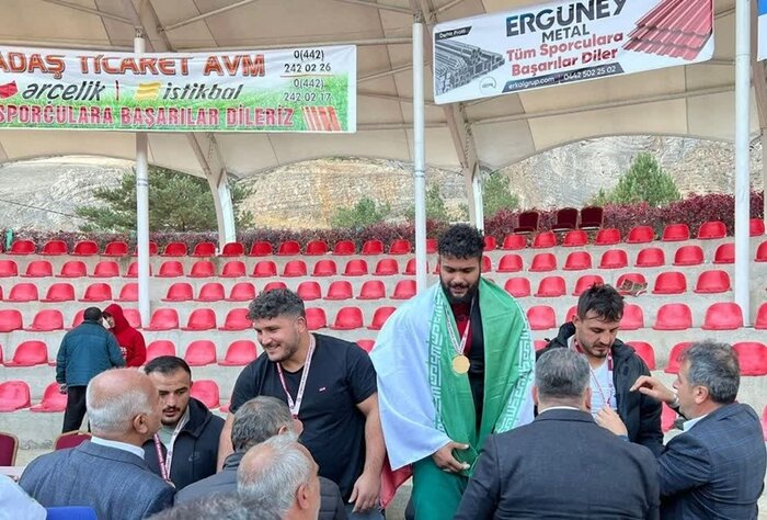قدرت نمایی پهلوان ایرانی در جام جمهوریت ترکیه