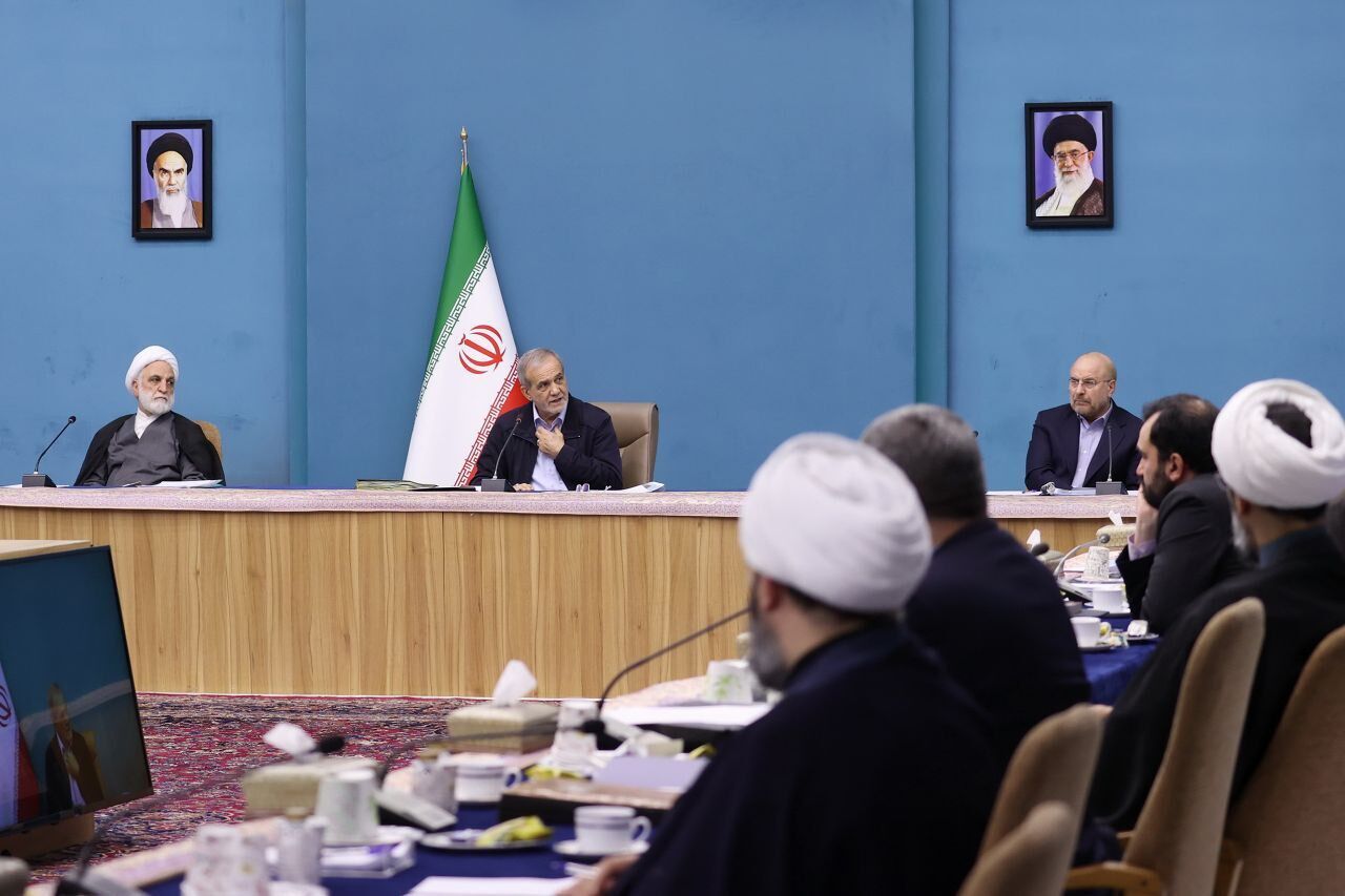 بزشكيان: علينا ان نصل الى لغة مشتركة في المجلس الاعلى للثورة الثقافية بزشكيان: علينا ان نصل الى لغة مشتركة في المجلس الاعلى للثورة الثقافية