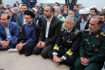 L'Imam Khamenei reçoit les organisateurs du Congrès des Martyrs de la province du Fars ;