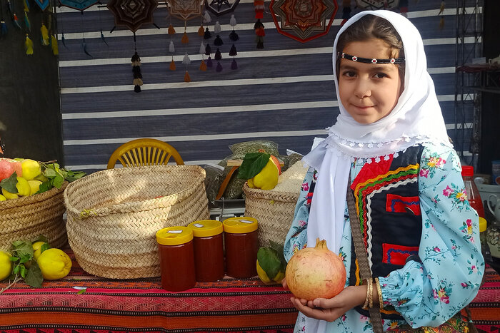 نخستین جشنواره انار روستای نمهیل خلخال برگزار شد