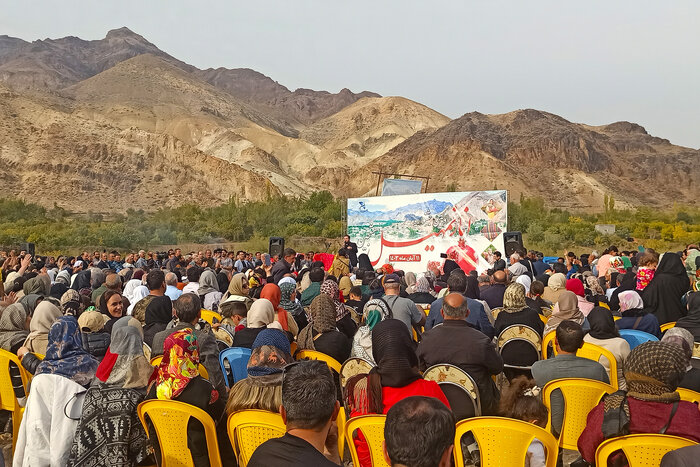 نخستین جشنواره انار روستای نمهیل خلخال برگزار شد