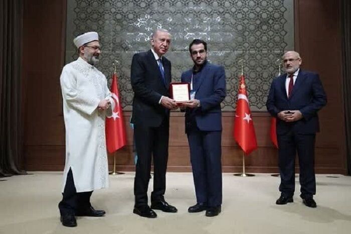 قارئان إيرانيان يفوزان في المسابقات القرآنية الدولية بتركيا قارئان إيرانيان يفوزان في المسابقات القرآنية الدولية بتركيا