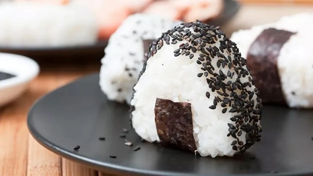 غذای محبوب پاندای کونگ فوکار| طرز تهیه کوفته برنجی ژاپنی (اونیگیری)