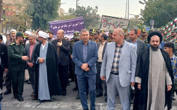 فیلم/ حضور گسترده دانش‌آموزان قیامدشت در راهپیمایی ۱۳ آبان